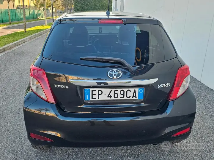 Toyota Yaris 2012 photo 4
