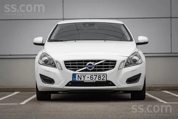 Volvo V60 2012 photo 2