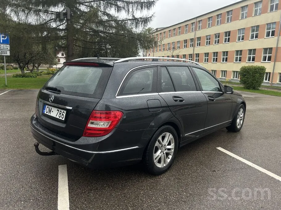 Mercedes-Benz C180 2013 photo 4