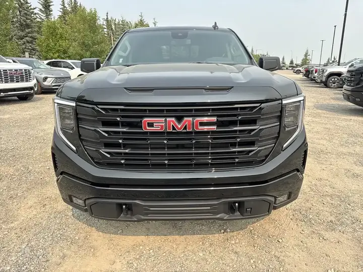 GMC Sierra 1500 2026 photo 2