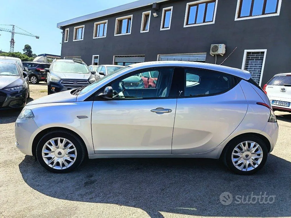 Lancia Ypsilon 2012 photo 4