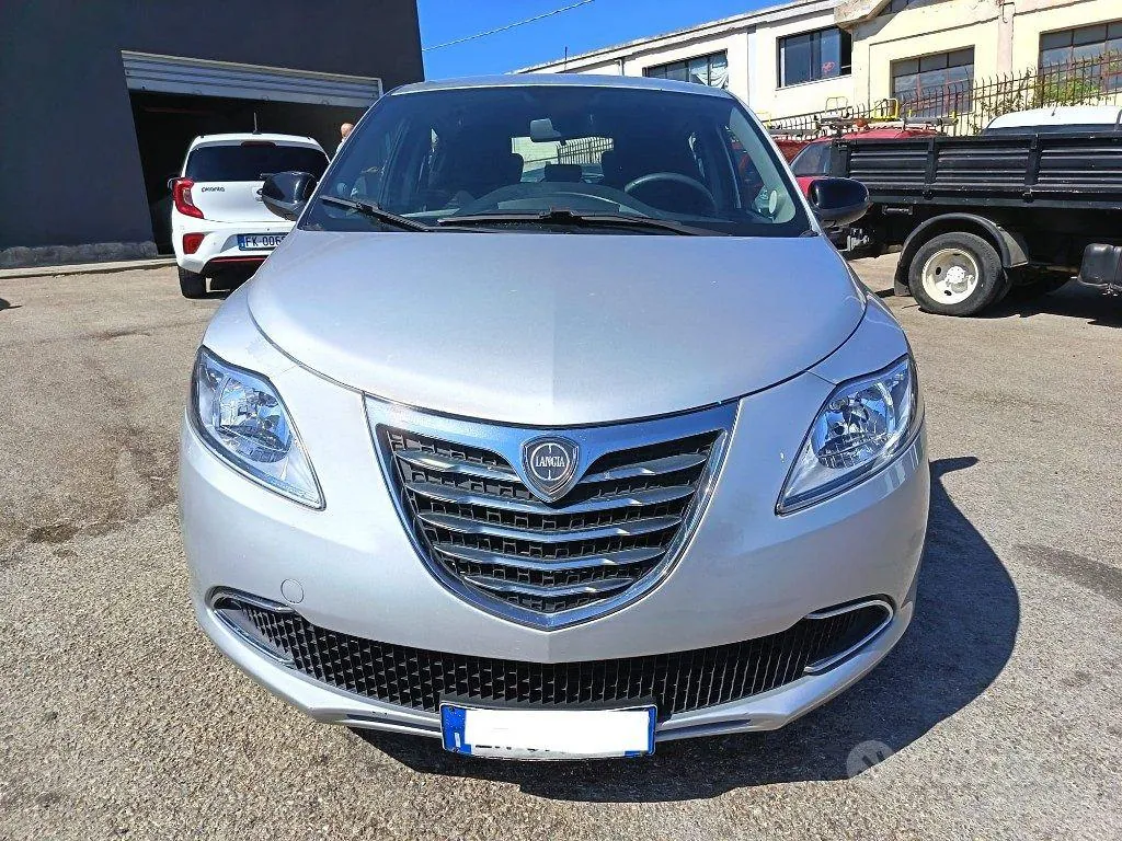 Lancia Ypsilon 2012 photo 3