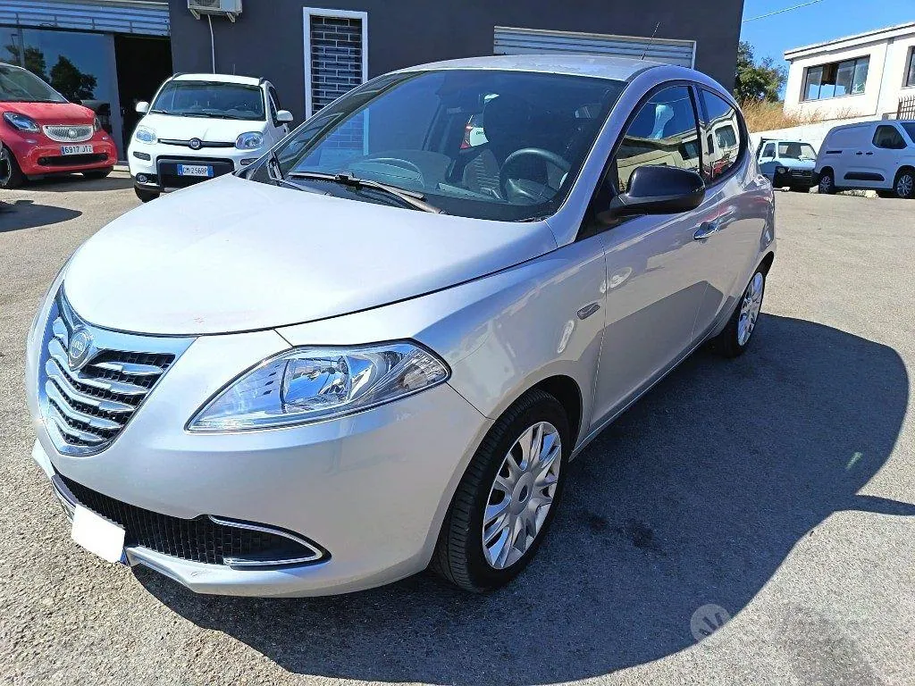 Lancia Ypsilon