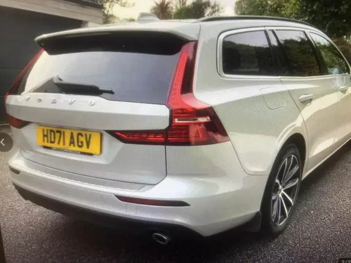 Volvo V60 2021 photo 2