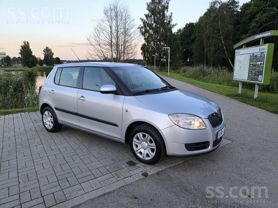 Skoda Fabia 2008 photo 3