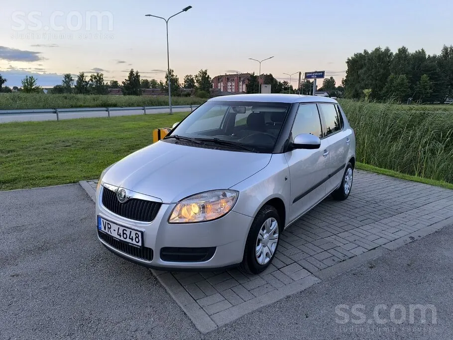 Skoda Fabia 2008 photo 4