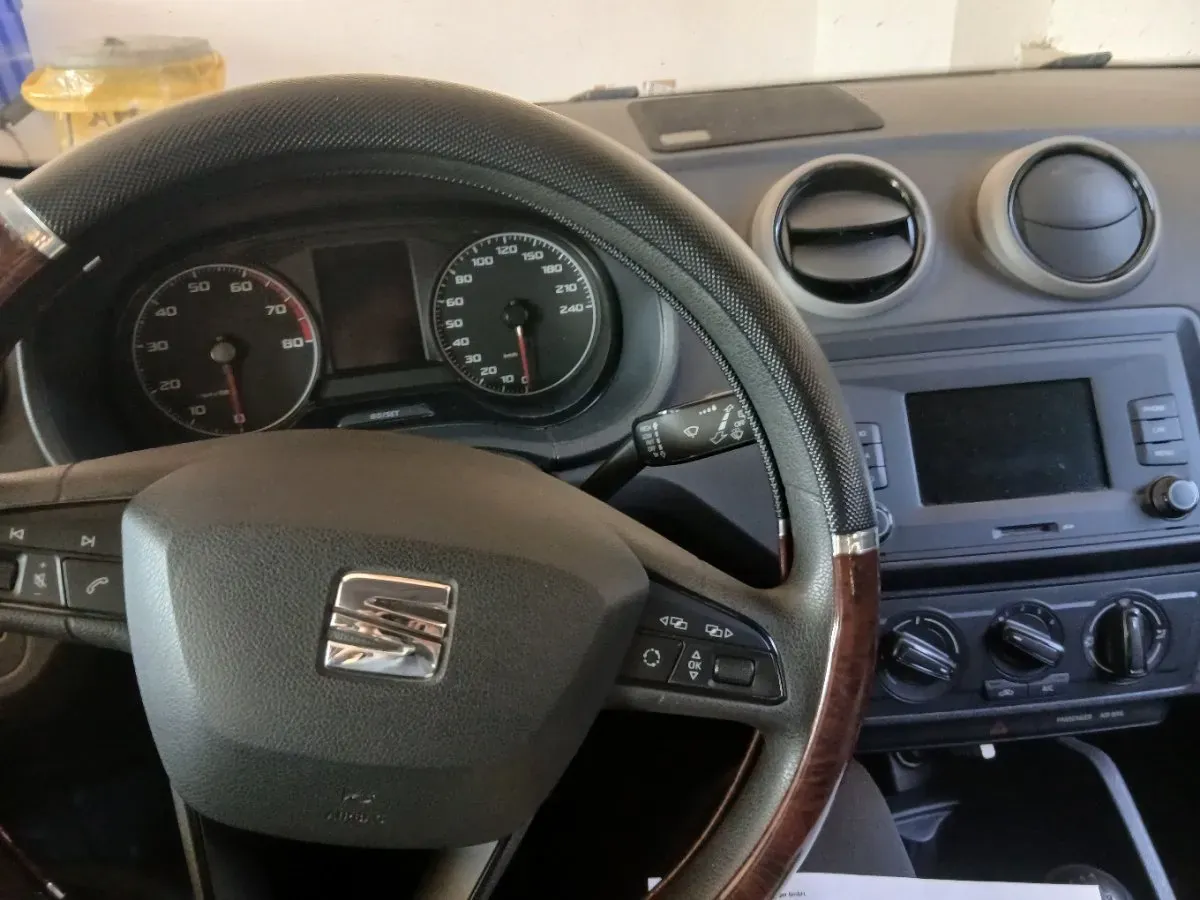 Seat Ibiza 2016 photo 2