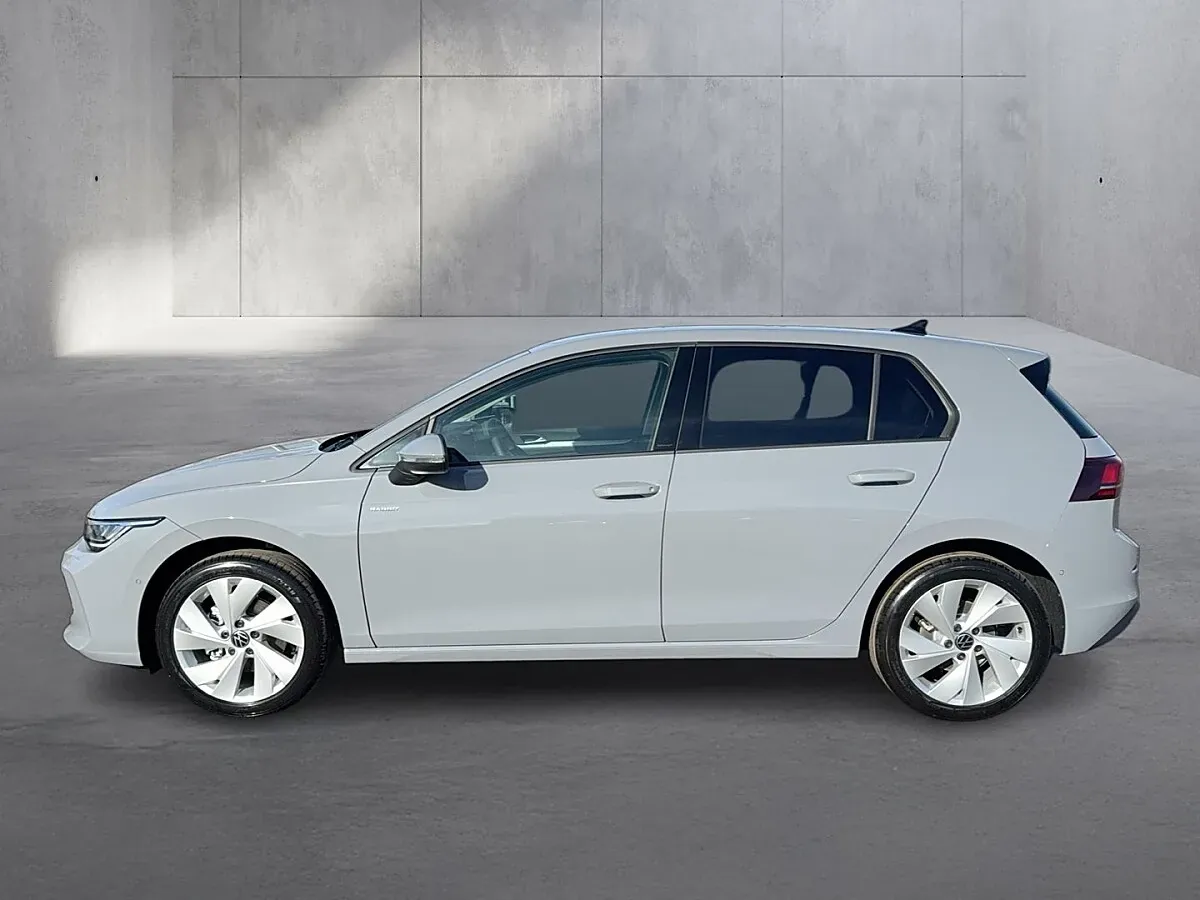 Volkswagen Golf 2026 photo 2