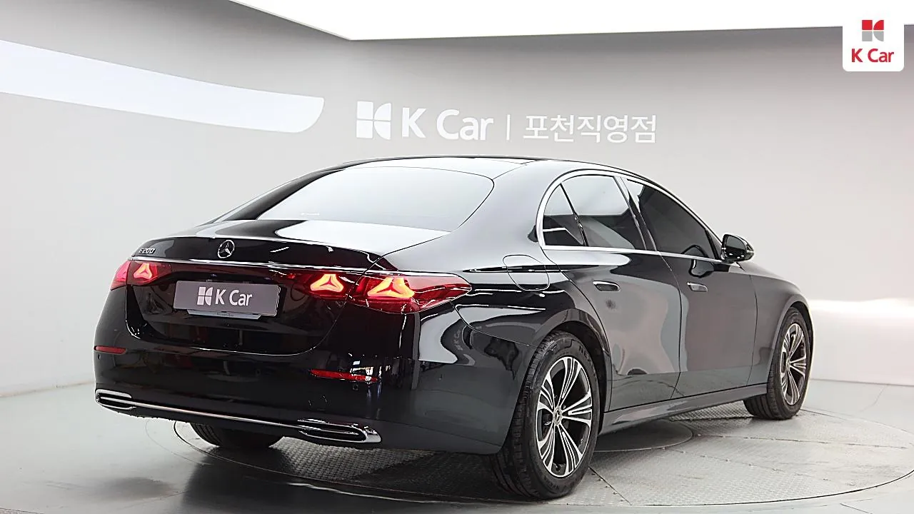 Mercedes-Benz E-Class 2024 photo 4