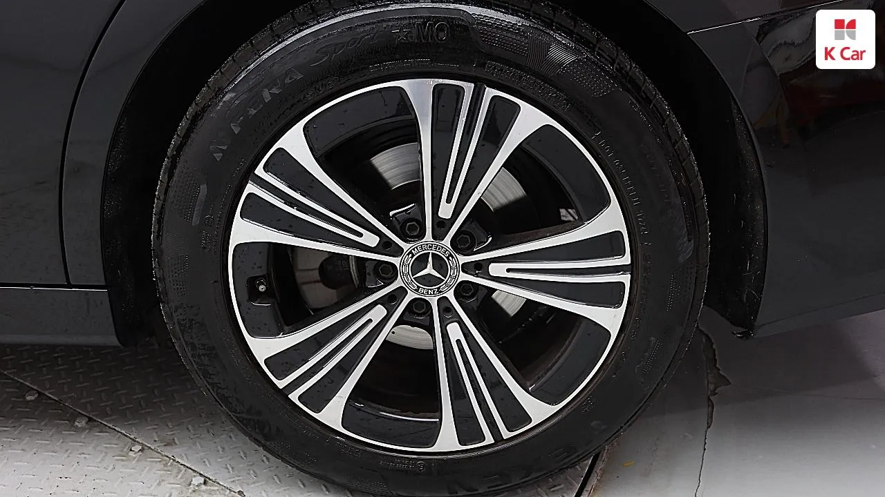 Mercedes-Benz E-Class 2024 photo 5