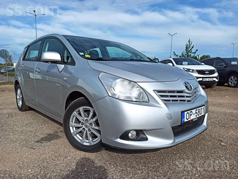 Toyota Verso 2011 photo 2