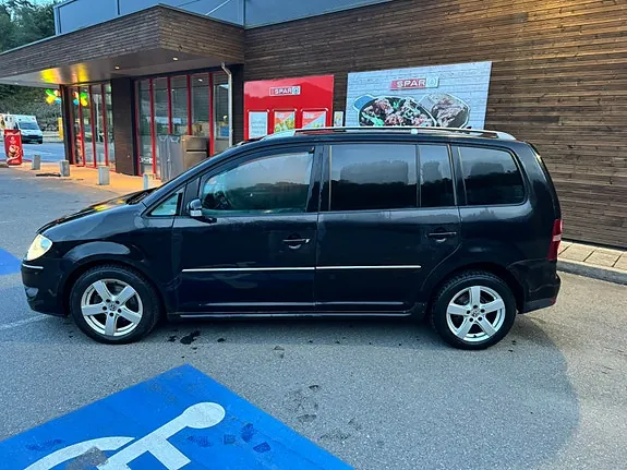 Volkswagen Touran 2009 photo 2