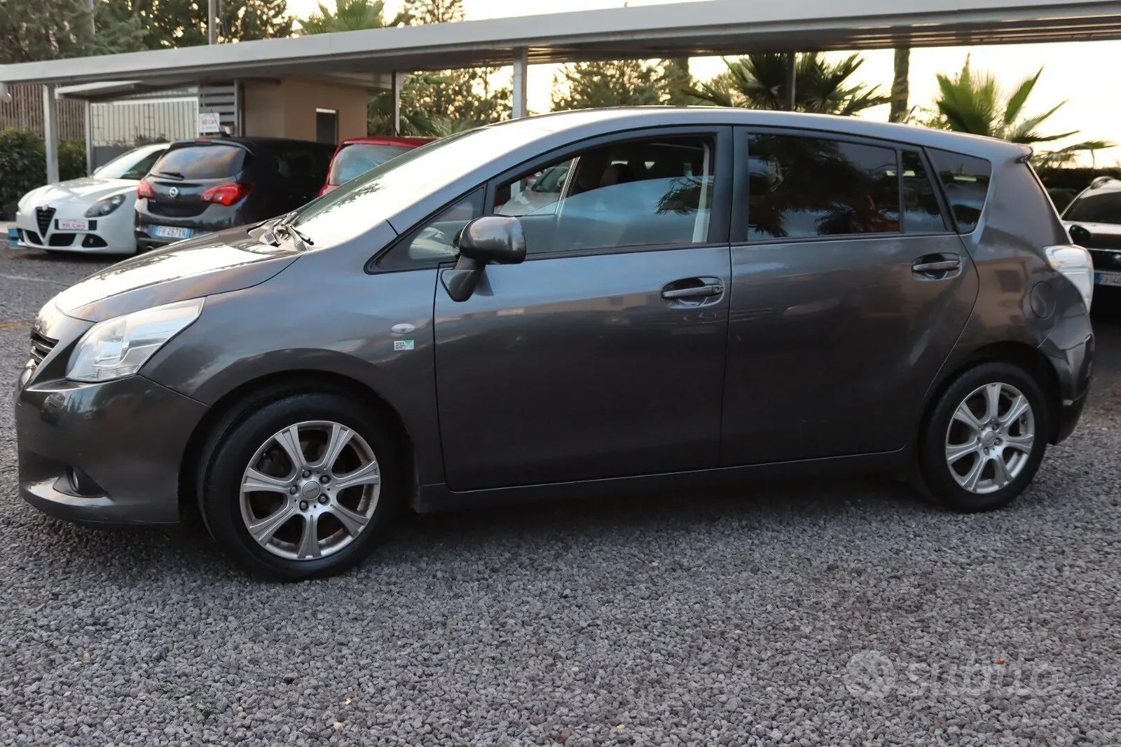 Toyota Verso 2012 photo 2