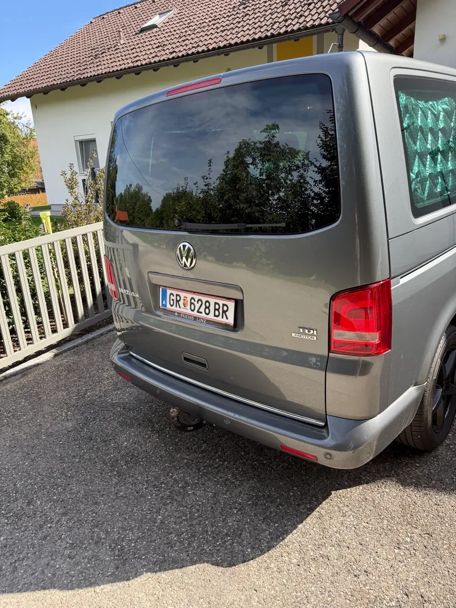 Volkswagen Multivan 2010 photo 3