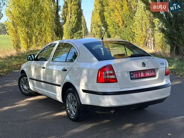 Skoda Octavia 2011 photo 2