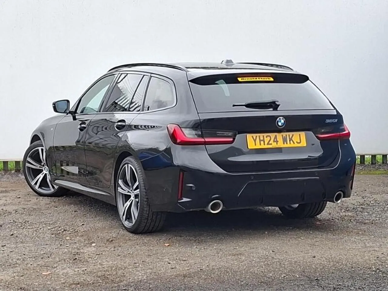 BMW 3 Series 2024 photo 2