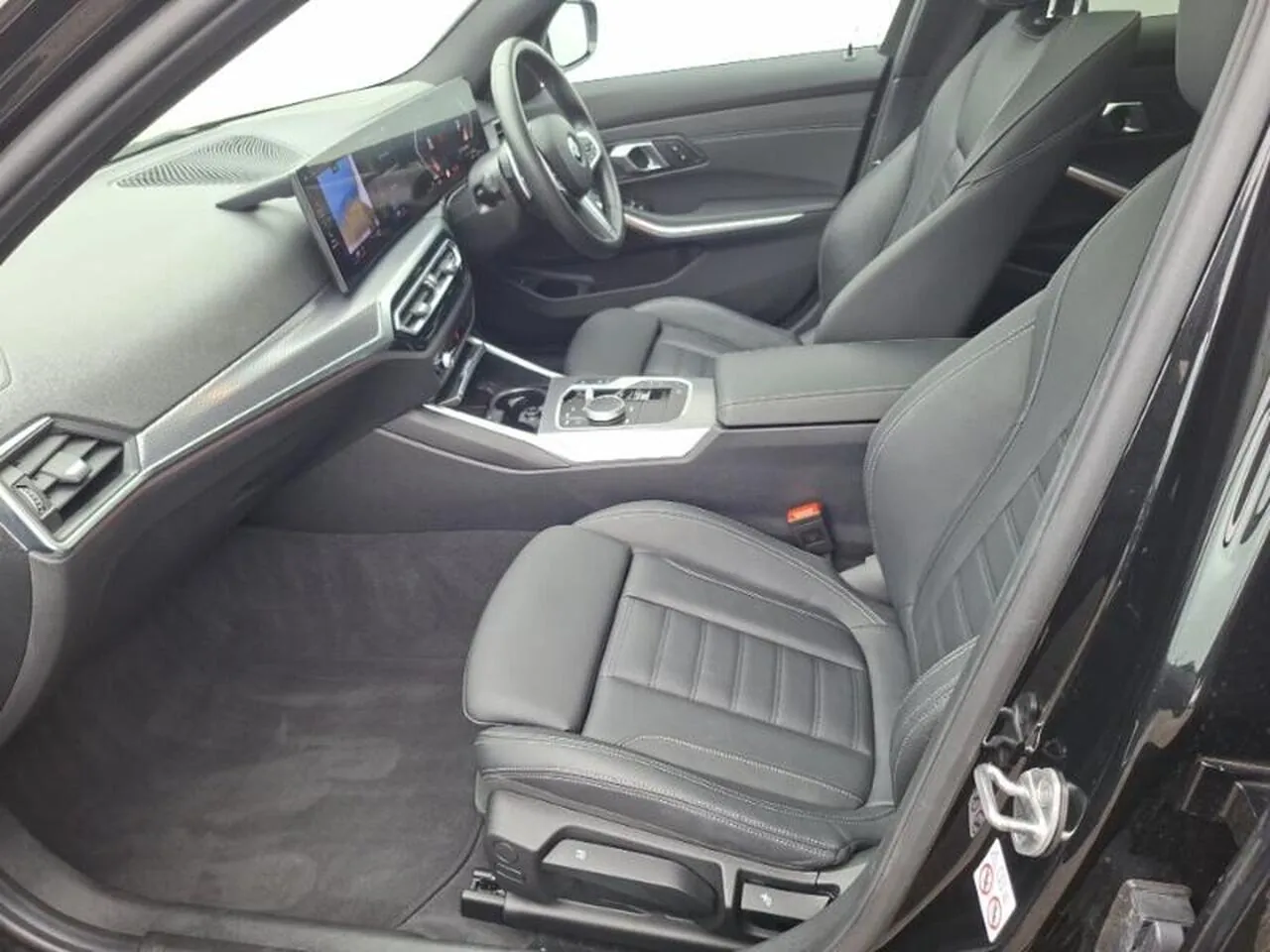 BMW 3 Series 2024 photo 5