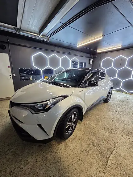 Toyota C-Hr 2018 photo 2