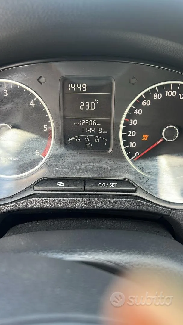 Volkswagen Polo 2011 photo 2