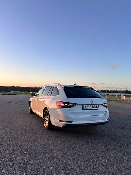 Skoda Superb 2017 photo 4