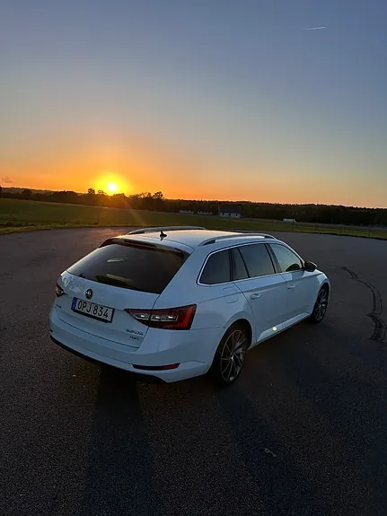 Skoda Superb 2017 photo 5