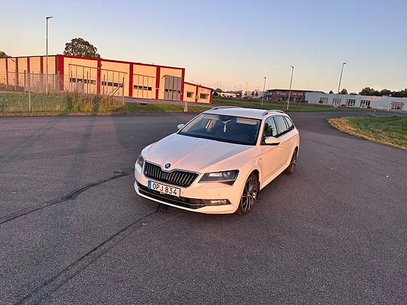 Skoda Superb 2017 photo 2