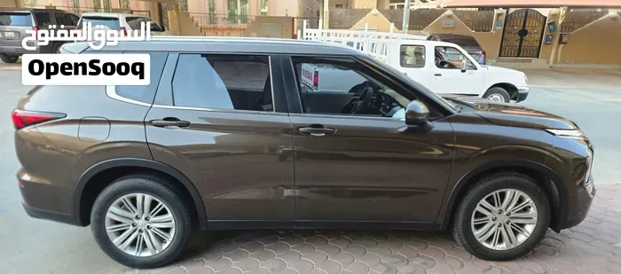 Mitsubishi Outlander 2023 photo 2