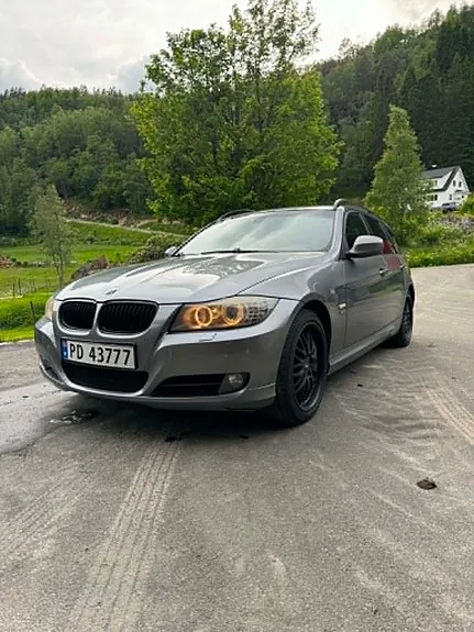 BMW 320D 2009 photo 2