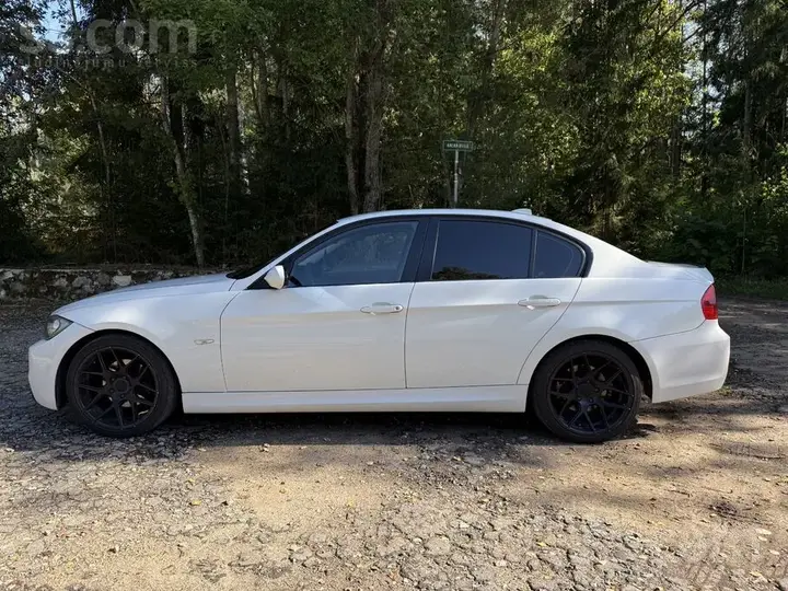 BMW 318 2007 photo 3