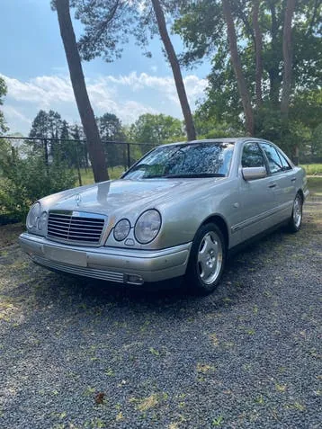 Mercedes-Benz E230