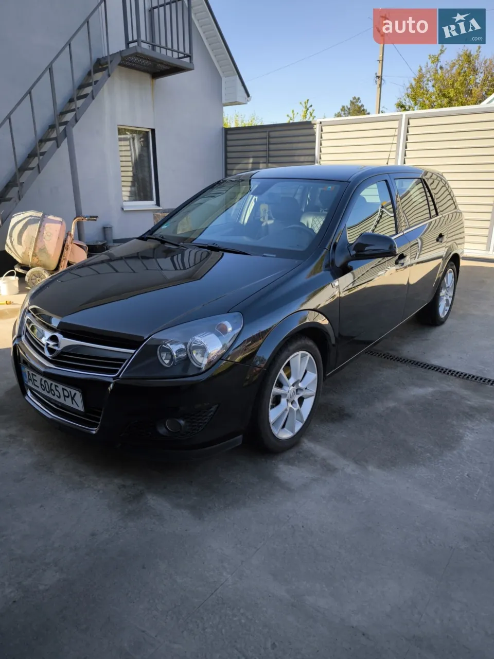 Opel Astra 2010 photo 2