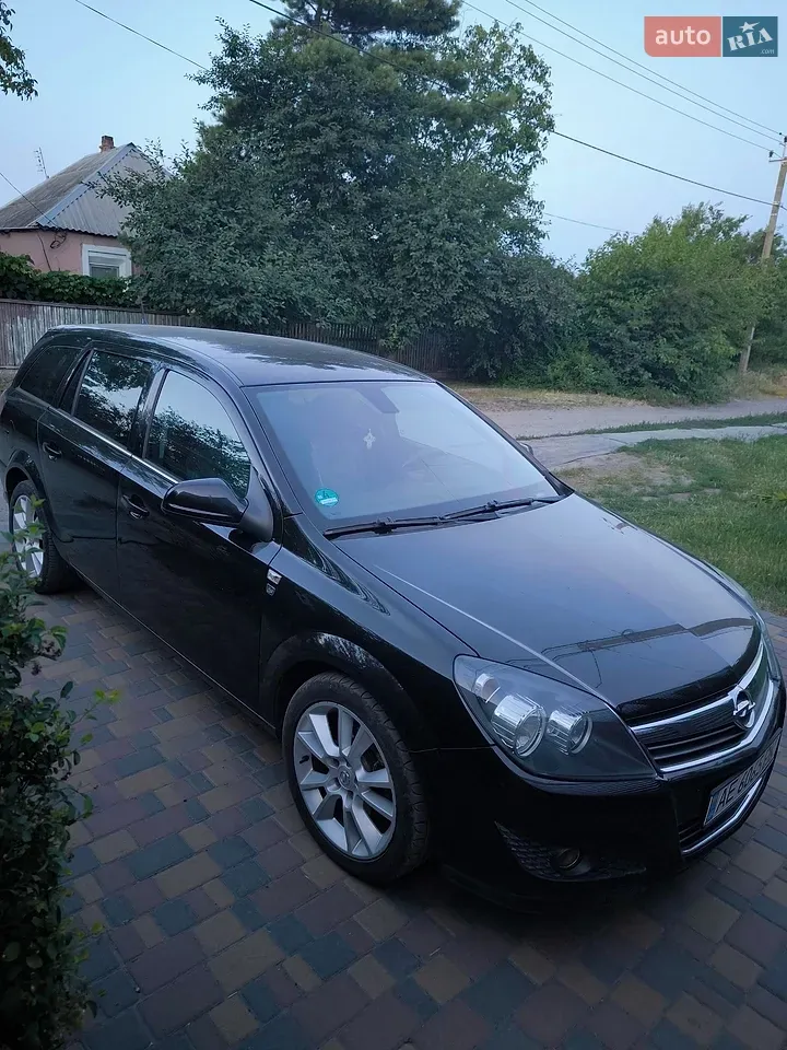 Opel Astra 2010 photo 3