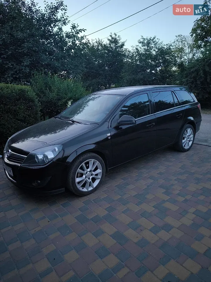 Opel Astra 2010 photo 4
