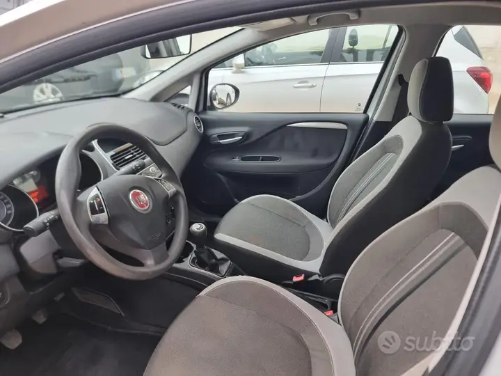 Fiat Punto 2012 photo 2