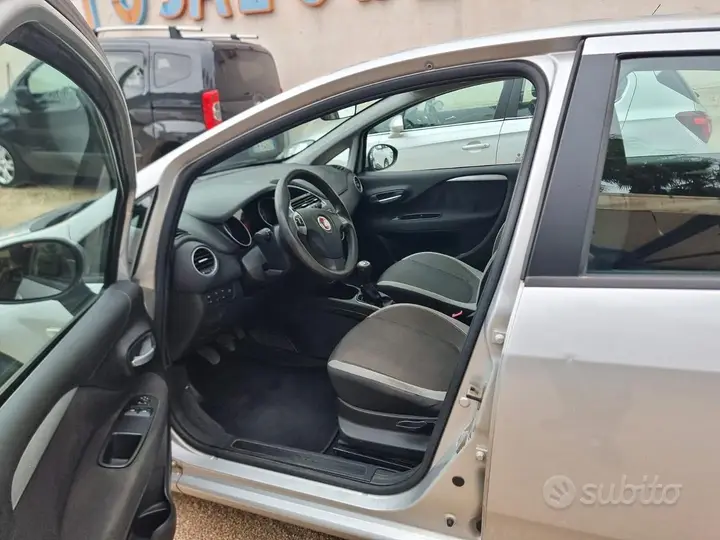 Fiat Punto 2012 photo 4