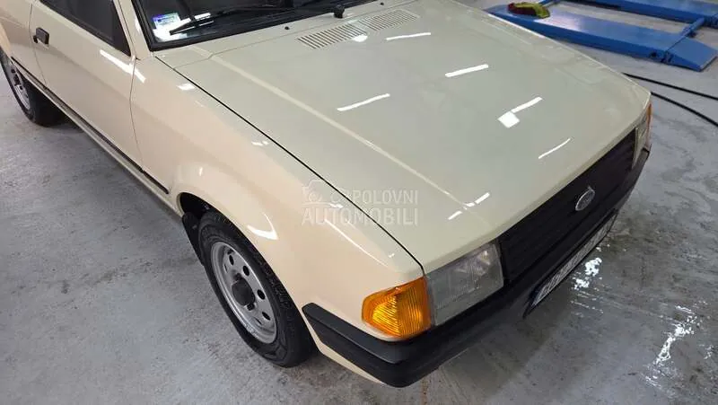 Ford Escort 1986 photo 3
