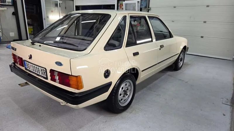 Ford Escort 1986 photo 2