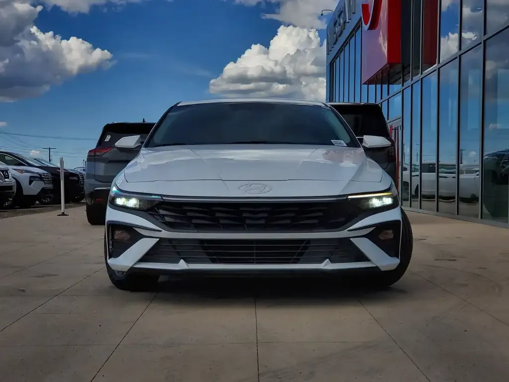 Hyundai Elantra 2025 photo 2