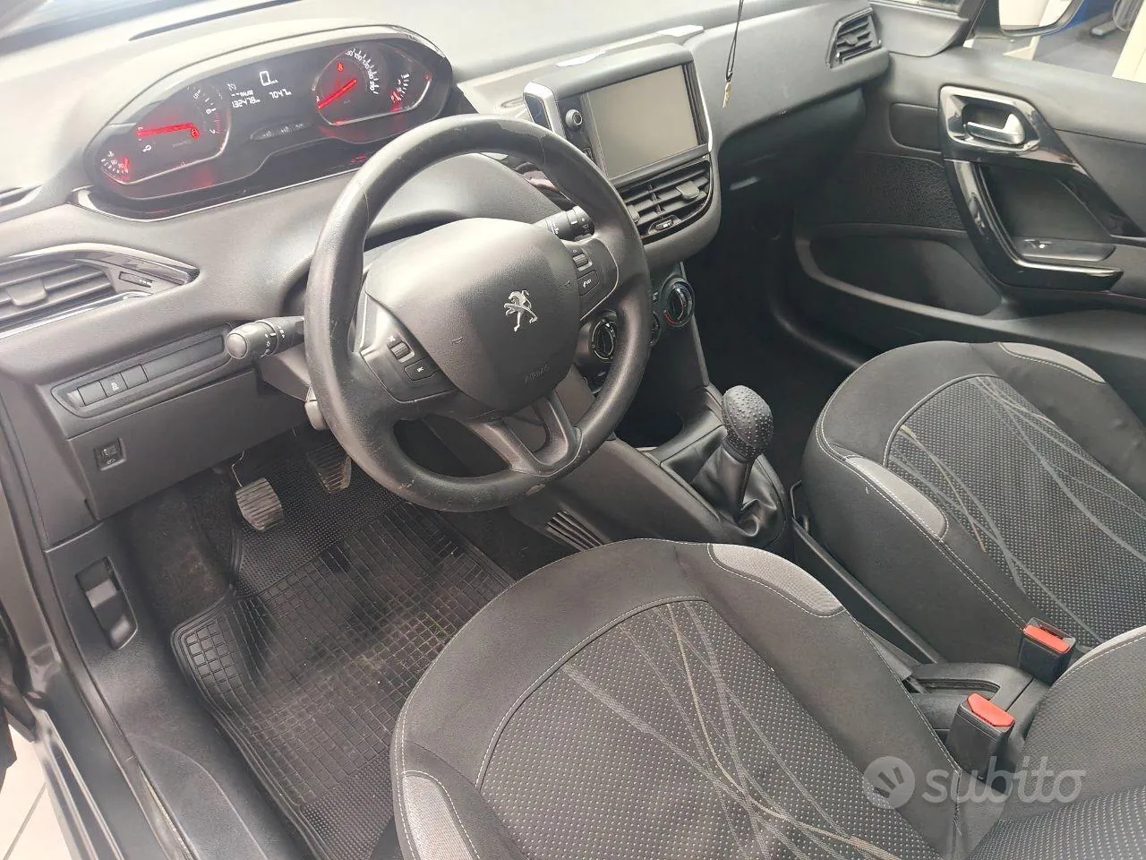 Peugeot 208 2013 photo 2