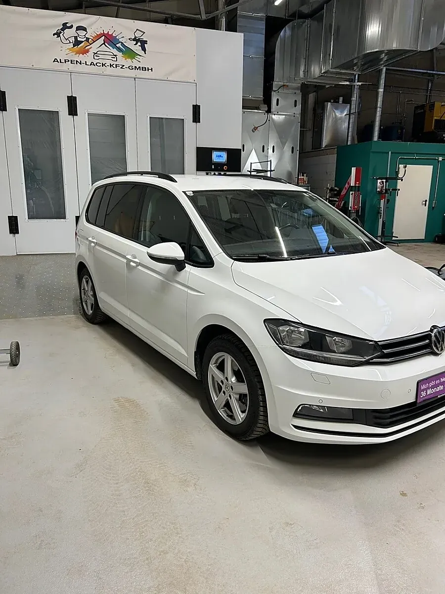Volkswagen Touran 2018 photo 2