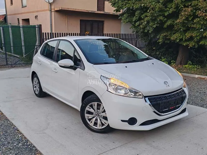 Peugeot 208 2014 photo 2