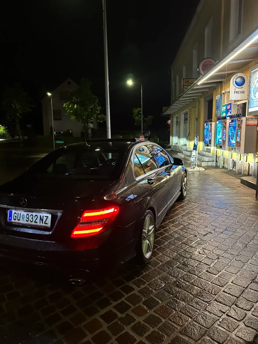 Mercedes-Benz C-Class 2012 photo 2