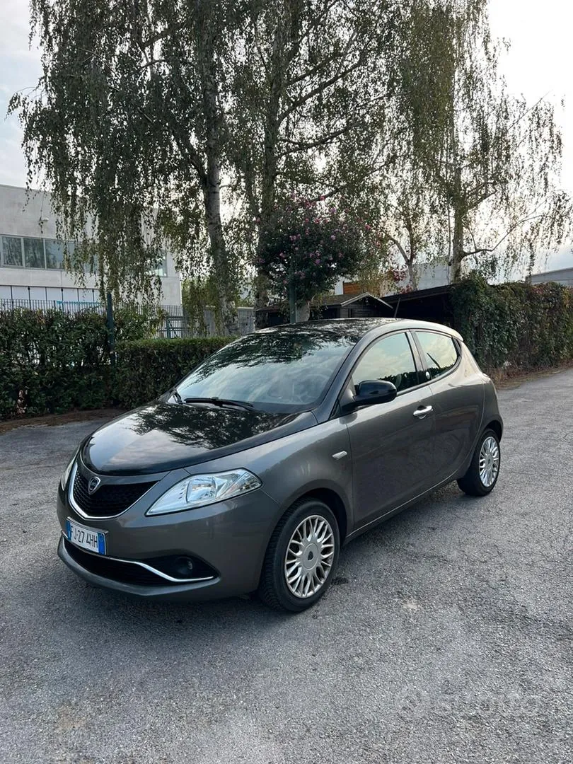 Lancia Ypsilon