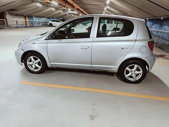 Toyota Yaris 2005 photo 2