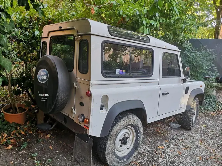 Land Rover Defender 2006 photo 2