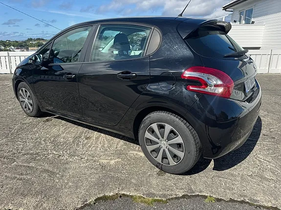 Peugeot 208 2013 photo 5