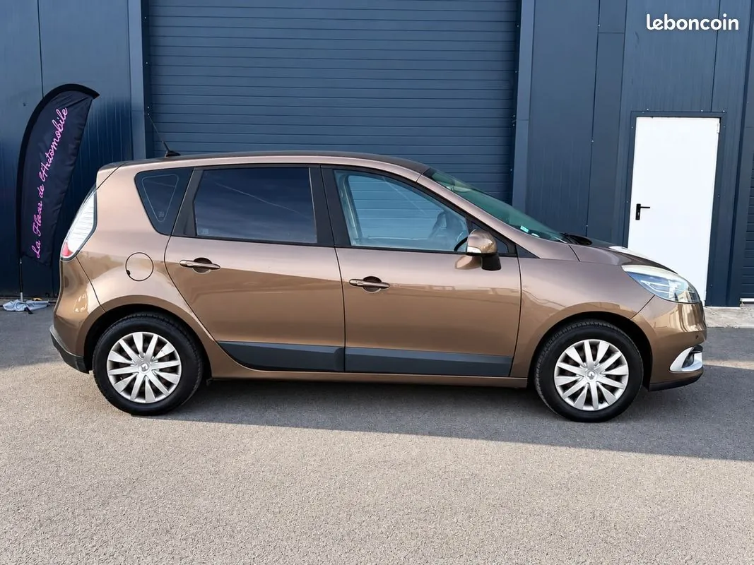 Renault Scenic 2012 photo 4