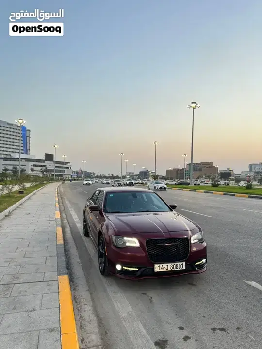 Chrysler 300 2022 photo 2