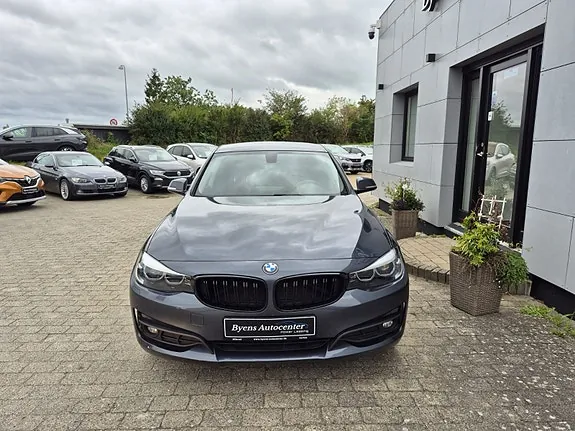 BMW 320D 2018 photo 2
