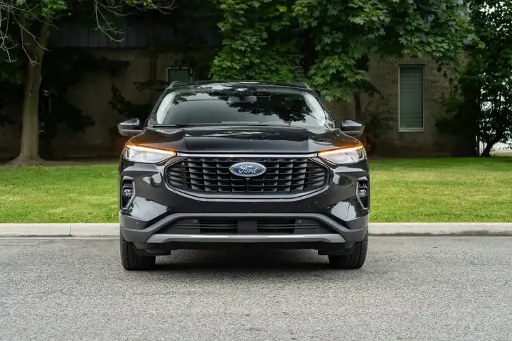 Ford Escape 2023 photo 2